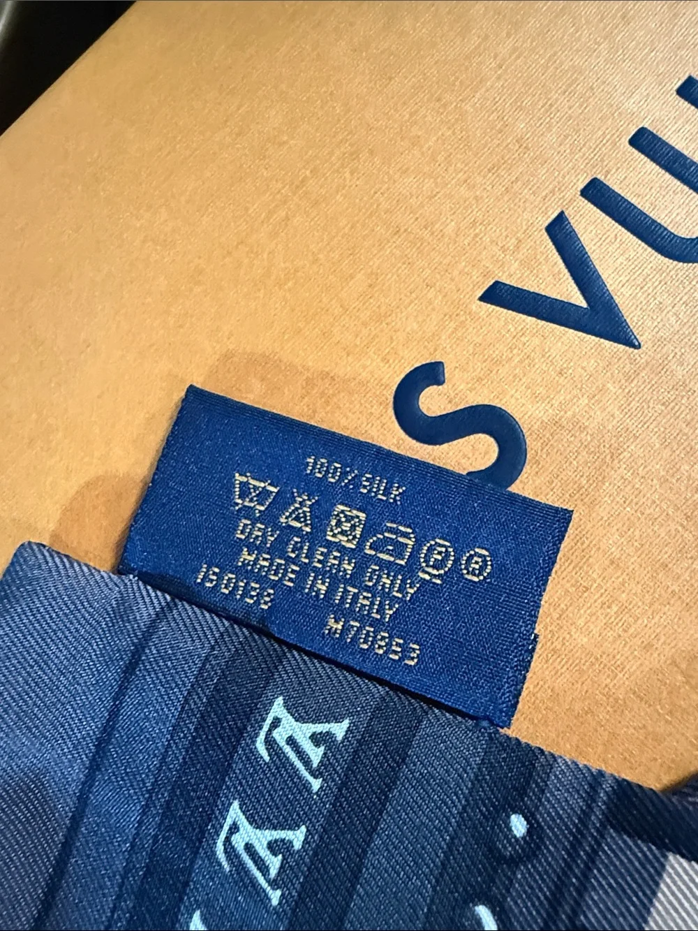 Louis Vuitton Bandeau  World Silk Scarf